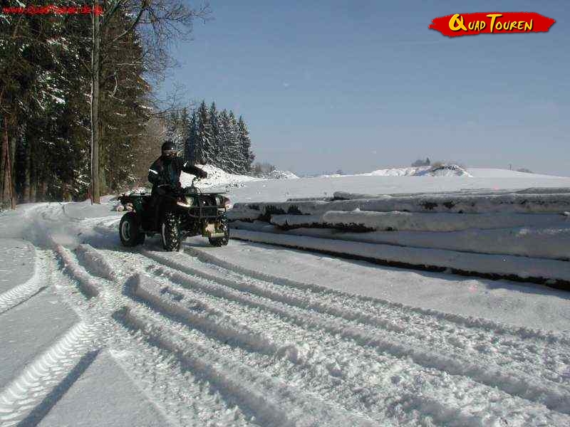 Quad fahren im Schnee
