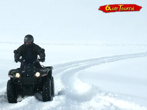 Quad fahren im Schnee